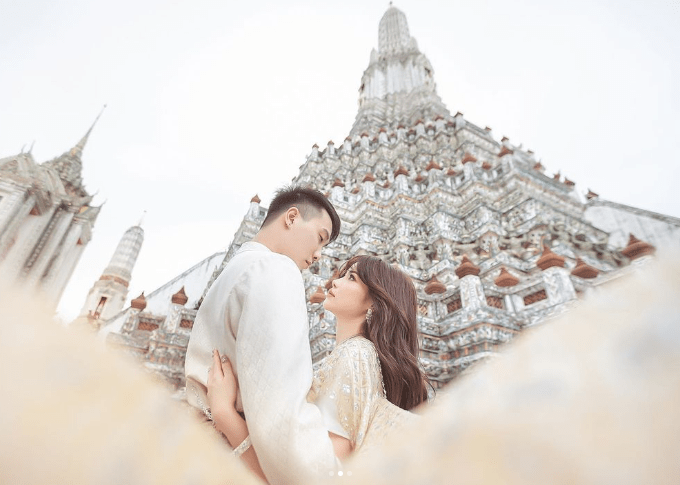 不少情侶都擁有「泰國艾菲爾鐵塔」之稱的鄭王廟拍攝。 圖源：instagram@aofaum & @sense of thai 